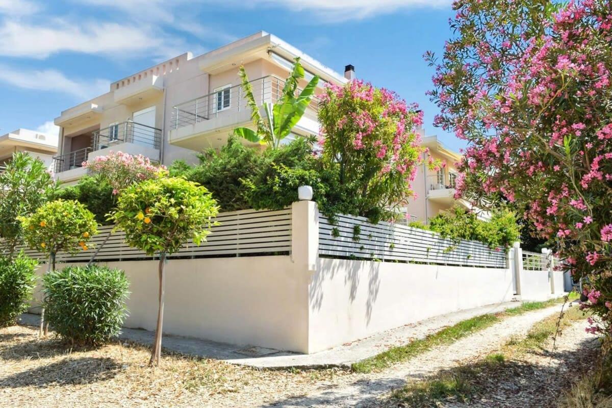 Rio Beachfront Escape - Luxurious Coastal Retreat Apartment Patras
